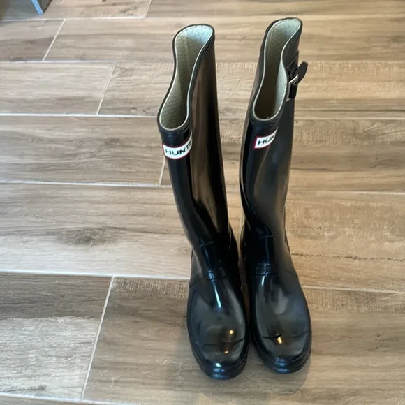Hunter 6 tall black glossy rain wellie boots