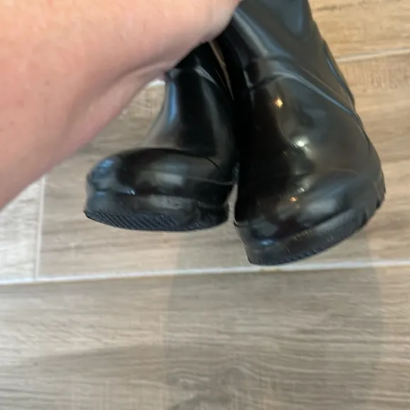 Hunter 6 tall black glossy rain wellie boots