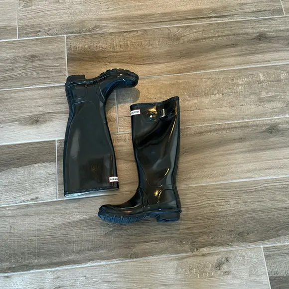 Hunter 6 tall black glossy rain wellie boots