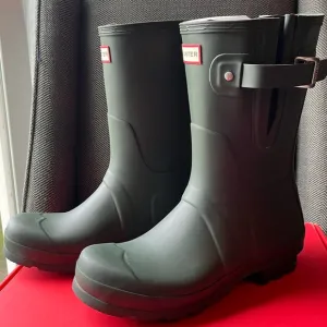 Hunter Men’s Original Side Adjustable Short Rain Boot Size 9 Dark Olive