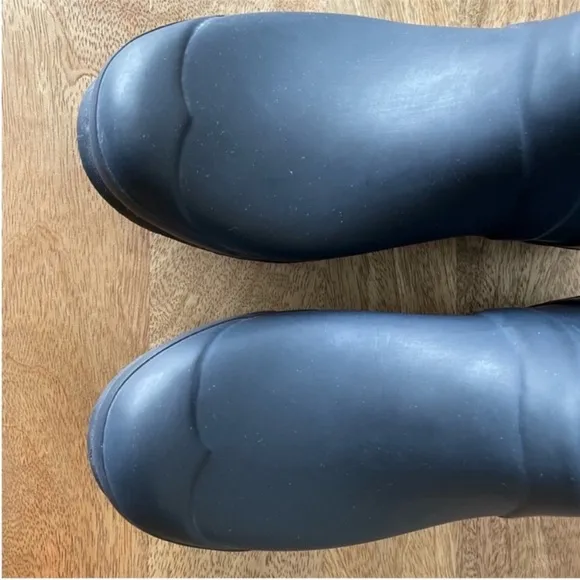Hunter original short rain boots. Matte navy. Never worn.