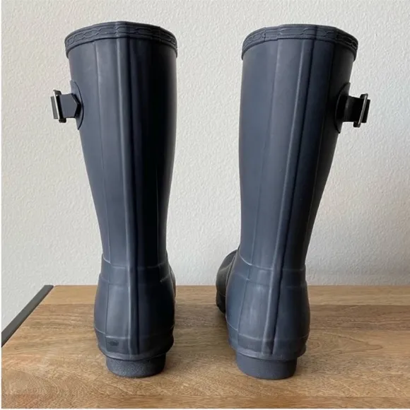 Hunter original short rain boots. Matte navy. Never worn.
