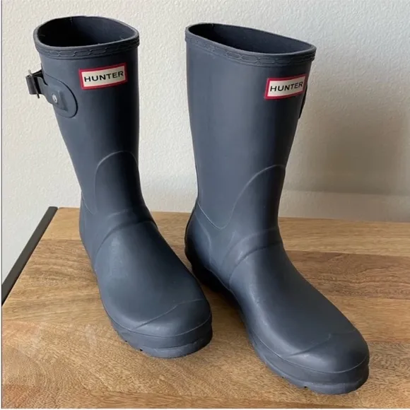 Hunter original short rain boots. Matte navy. Never worn.