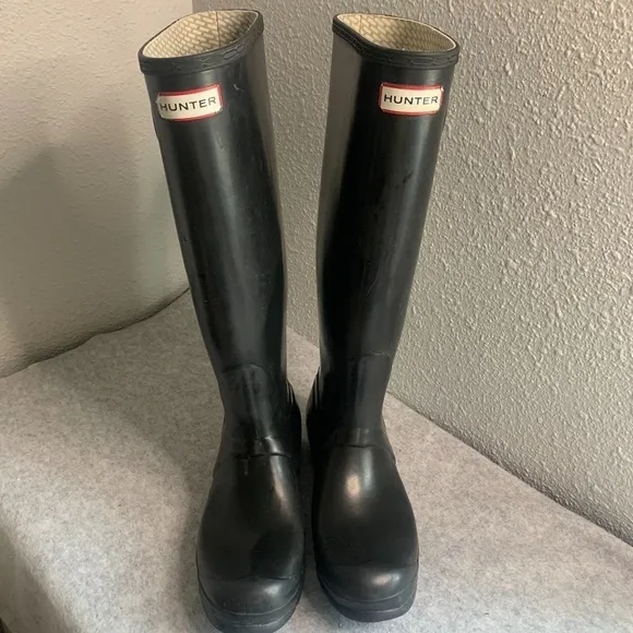 Hunter Original Tall Women's Rain Boots - Black, 7 US Normal Wear see pics.