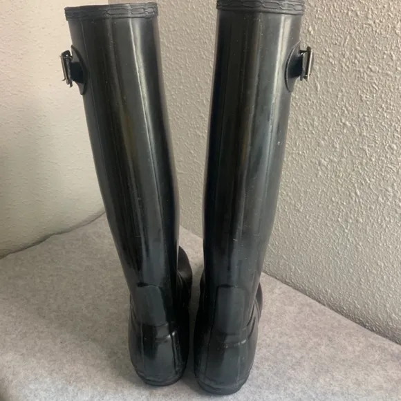 Hunter Original Tall Women's Rain Boots - Black, 7 US Normal Wear see pics.