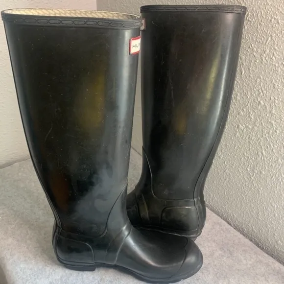 Hunter Original Tall Women's Rain Boots - Black, 7 US Normal Wear see pics.