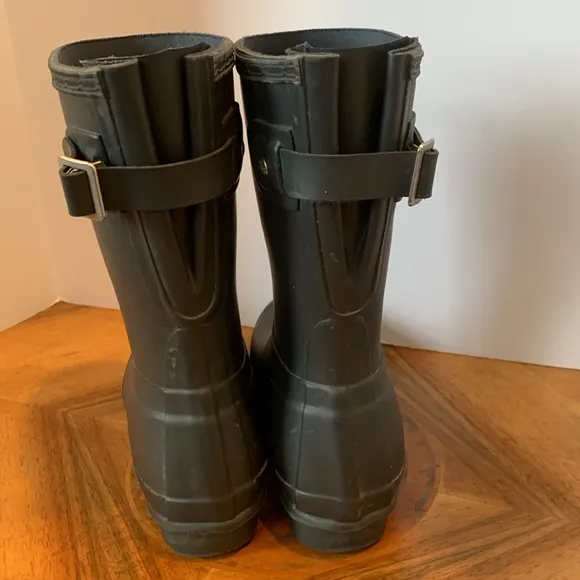 Hunter Short Black Rain Boots with Adjustable Buckle Women’s Size 6