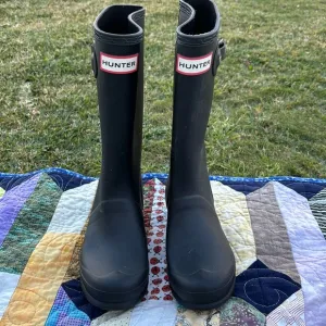 Hunter tall boots size 4. NWOT