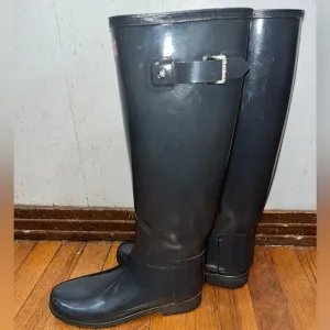 Hunter tall grey rain boots EUC SIZE 8