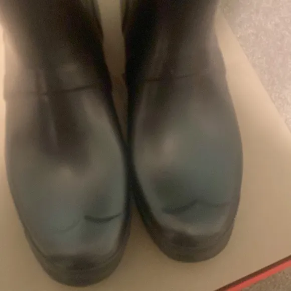 Hunter tall metallic black with hunter socks size 10