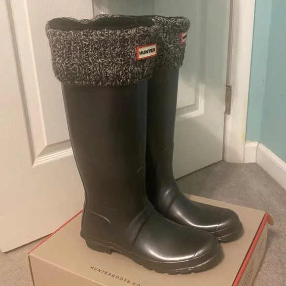 Hunter tall metallic black with hunter socks size 10