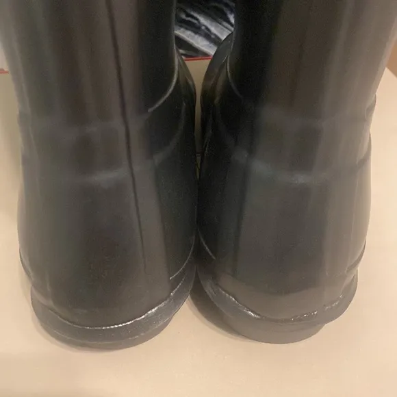 Hunter tall metallic black with hunter socks size 10