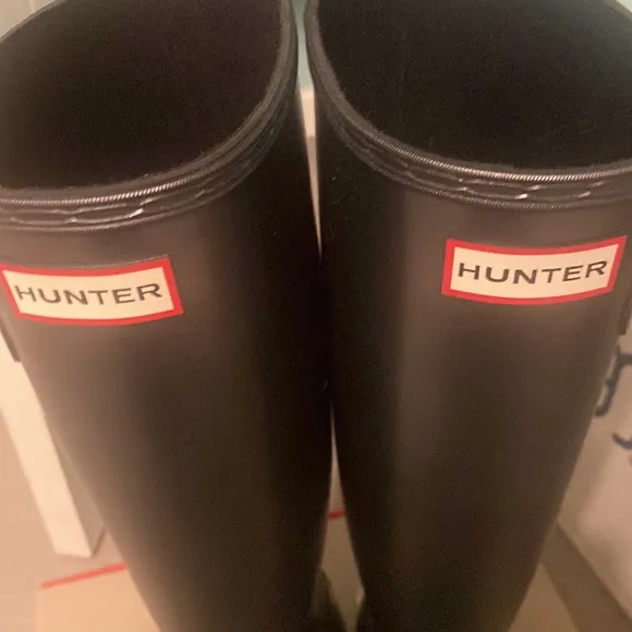 Hunter tall metallic black with hunter socks size 10