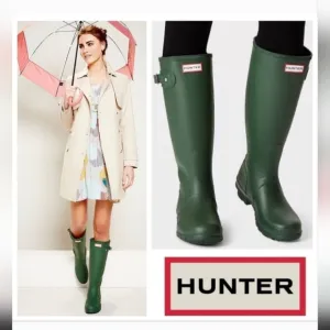 HUNTER tall rain boots socks included