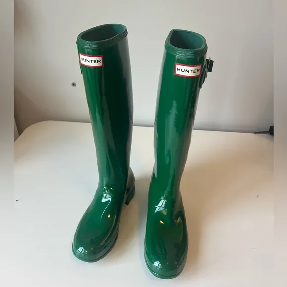 Hunter tall women’s rain boots - Size 8 glossy green - New &amp; unworn