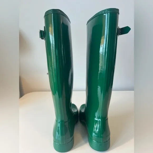 Hunter tall women’s rain boots - Size 8 glossy green - New &amp; unworn