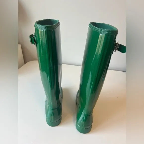 Hunter tall women’s rain boots - Size 8 glossy green - New &amp; unworn