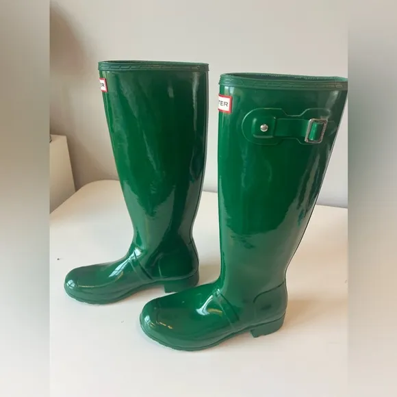 Hunter tall women’s rain boots - Size 8 glossy green - New &amp; unworn