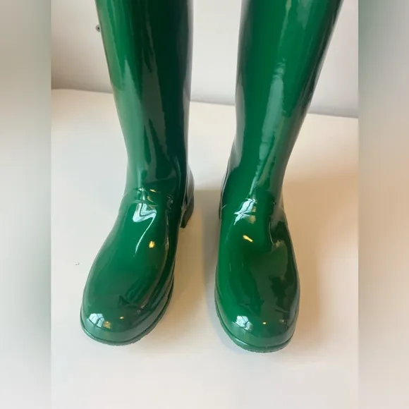 Hunter tall women’s rain boots - Size 8 glossy green - New &amp; unworn
