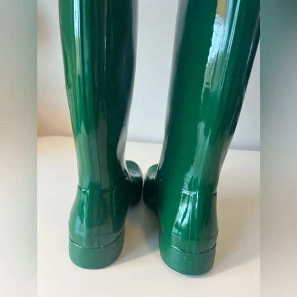 Hunter tall women’s rain boots - Size 8 glossy green - New &amp; unworn
