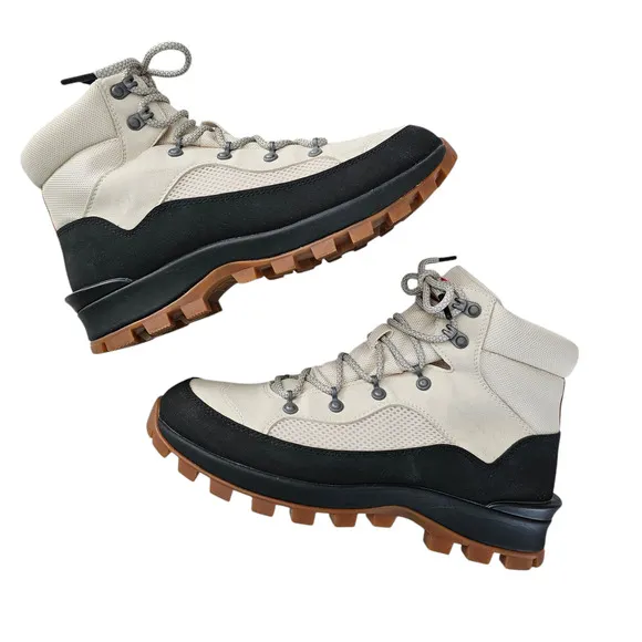 Hunter Womens Explorer Commando Winter Boot Size 9 Lace Up Insulated White Cream