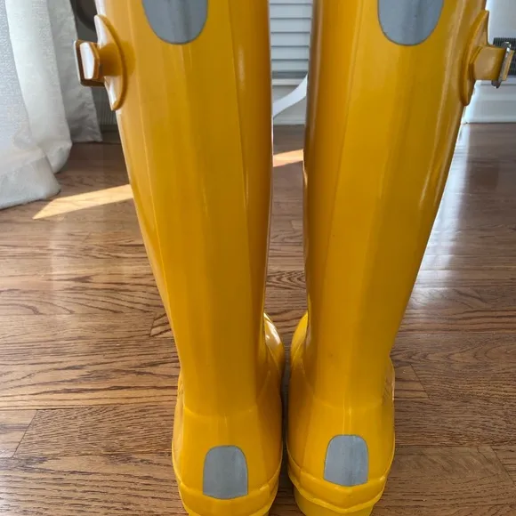 Hunter Yellow Rain Boots tall hunter rain boots girls size 5 women’s size 7