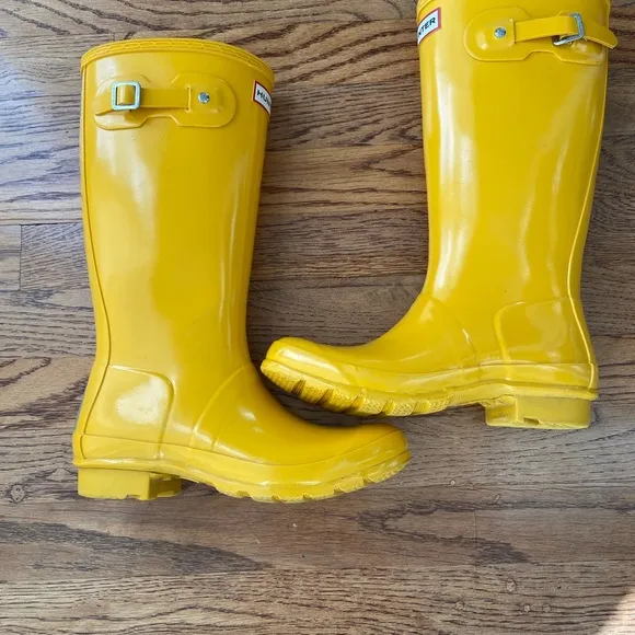 Hunter Yellow Rain Boots tall hunter rain boots girls size 5 women’s size 7