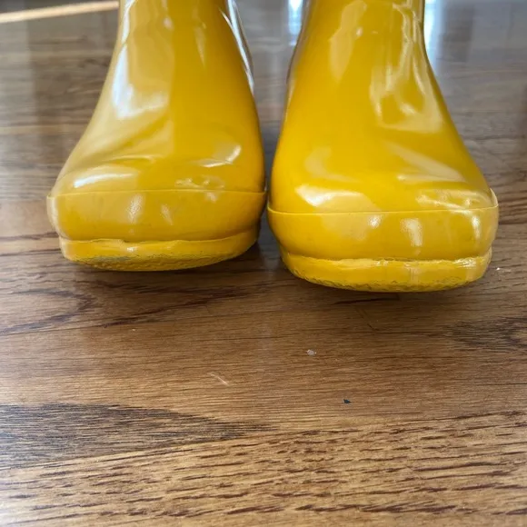 Hunter Yellow Rain Boots tall hunter rain boots girls size 5 women’s size 7