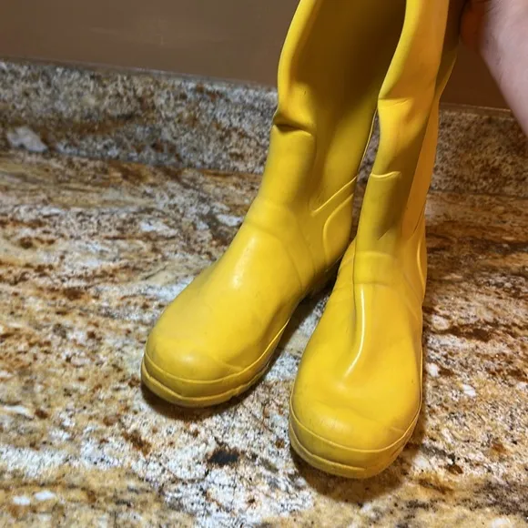 HUNTER Yellow Tall Rain Boots