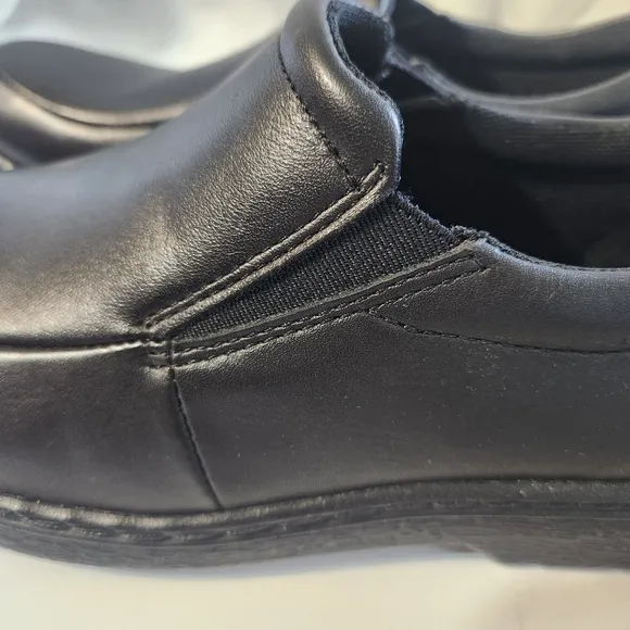 HUSH PUPPIES  Men's Black Leather Slip-On Shoes Sz 4