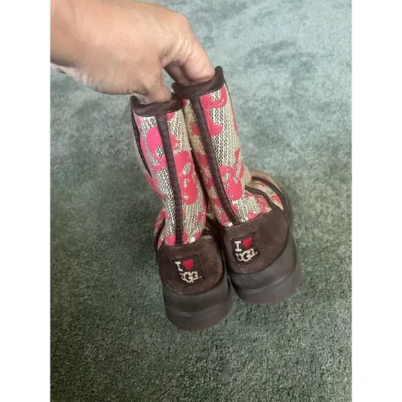 I Heart UGG Kisses Short Wedge Boot Sequins &amp; Skulls Boots Gold 5 36