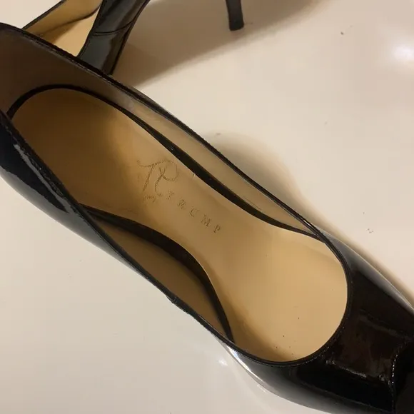 IVANKA TRUMP PEEP TOE BLACK HEELS PUMPS PATENT LEATHER SZ 5