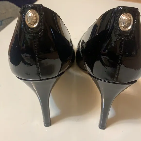 IVANKA TRUMP PEEP TOE BLACK HEELS PUMPS PATENT LEATHER SZ 5