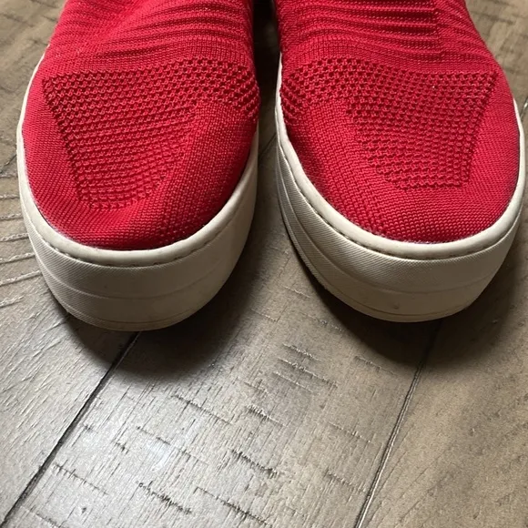 J/Slides Hilo 9  Knit Slip On Platform Sneaker shoes COLOR RED size 9