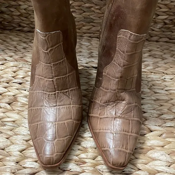 KAANAS by Jessie James Decker Nashville‎ Croc Booties