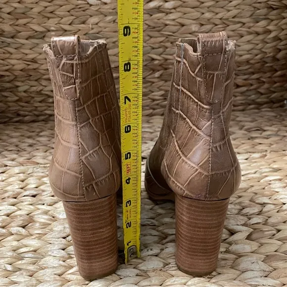 KAANAS by Jessie James Decker Nashville‎ Croc Booties