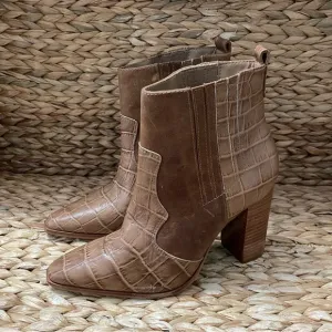 KAANAS by Jessie James Decker Nashville‎ Croc Booties