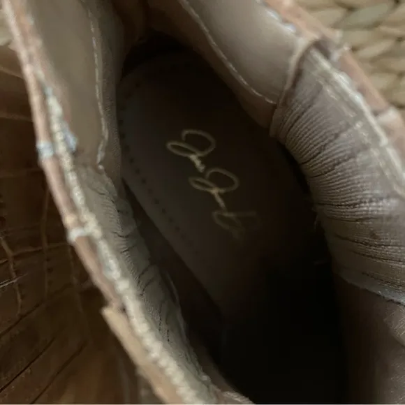 KAANAS by Jessie James Decker Nashville‎ Croc Booties