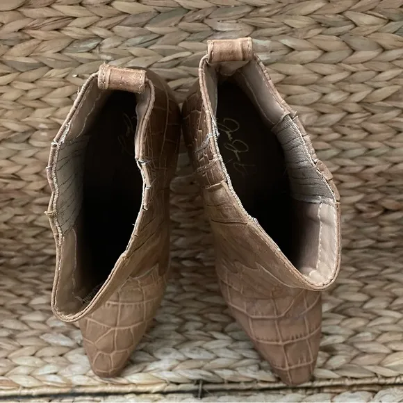 KAANAS by Jessie James Decker Nashville‎ Croc Booties