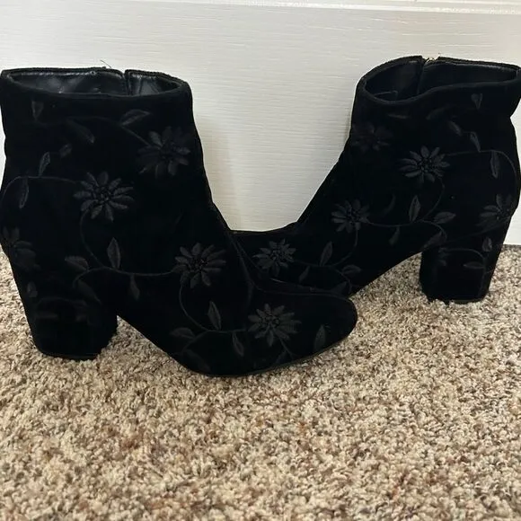 Karl Lagerfeld Paris Women’s Black Suede Leather Floral Short Boots Size 8.5
