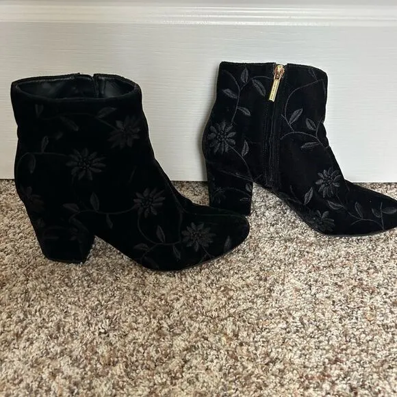 Karl Lagerfeld Paris Women’s Black Suede Leather Floral Short Boots Size 8.5