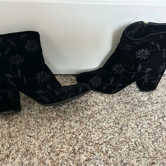 Karl Lagerfeld Paris Women’s Black Suede Leather Floral Short Boots Size 8.5