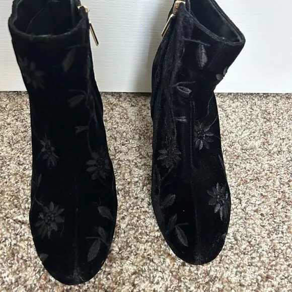 Karl Lagerfeld Paris Women’s Black Suede Leather Floral Short Boots Size 8.5