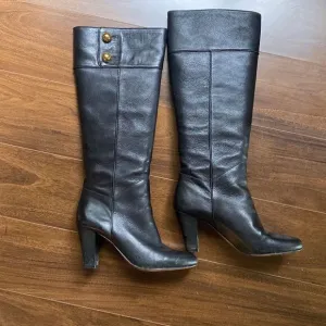 Kate Spade 7 Belinda Button tall black leather heeled boots