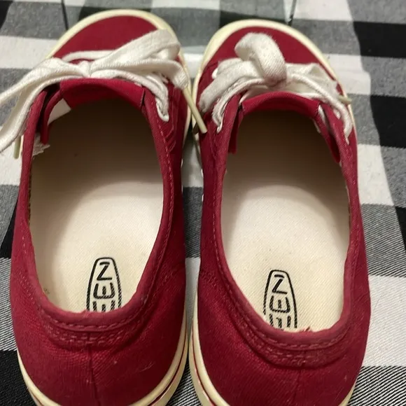 Keen Elsa Canvas Sneakers Shoes Women's Size 8.5 Red Breathable Lace up
