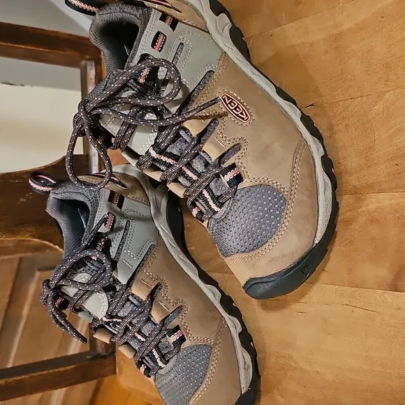 Keen Waterproof Lace Up Hiking Shoes