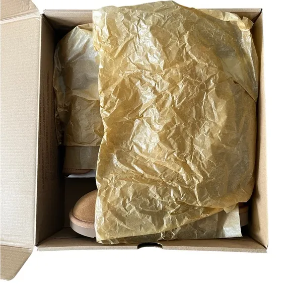Kookaburra by Ugg Victoria Short Kid Boots