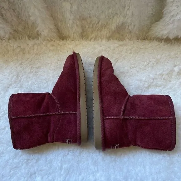 Kookaburra by Ugg Victoria  kids short burgundy boots size 2.