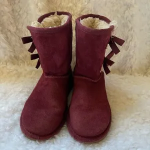 Kookaburra by Ugg Victoria  kids short burgundy boots size 2.