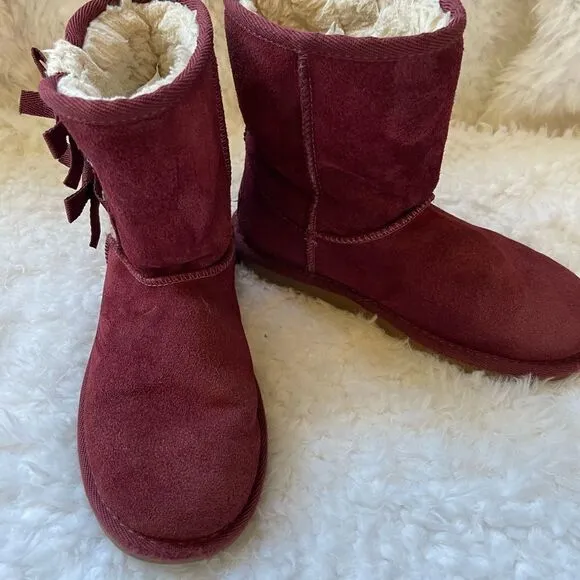 Kookaburra by Ugg Victoria  kids short burgundy boots size 2.